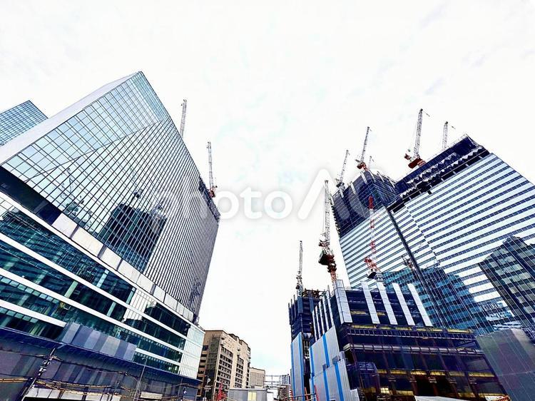 大阪　梅田　建設　① ビル,オフィスビル,大阪の写真素材