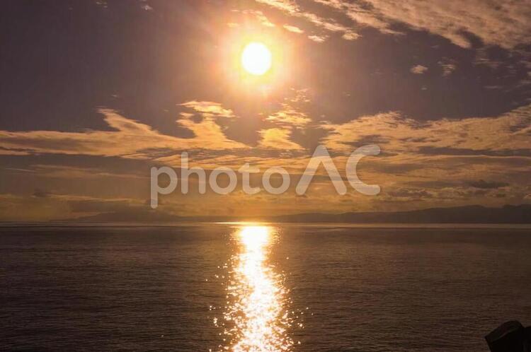 海岸線の夕暮れ 夕暮れ,夕日,太陽光の写真素材