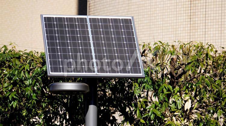 街灯の太陽光パネル　ソーラーパネル 太陽光パネル,太陽光,パネルの写真素材