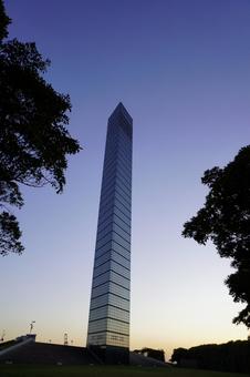 夕暮れ時の千葉ポートタワー 夕暮れ時の千葉ポートタワー 千葉ポートタワー,塔,観光の写真素材