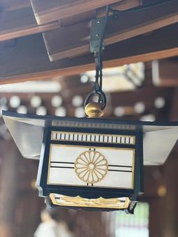 静かに揺れる祈りの灯り 静かに揺れる祈りの灯り ランタン,明治神宮,神社の写真素材