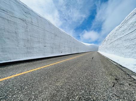 雪の大谷・立山黒部アルペンルート 雪の大谷・立山黒部アルペンルート 雪の大谷,雪壁,立山の写真素材