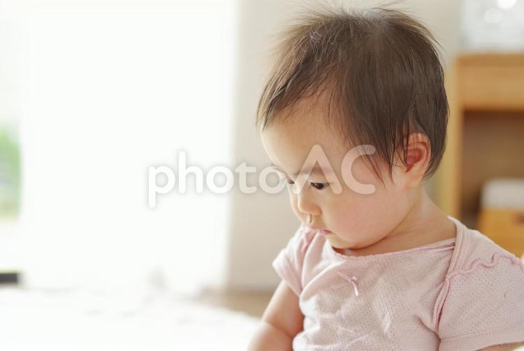 無邪気に笑う赤ちゃんポートレート 赤ちゃん,ベビー,かわいいの写真素材