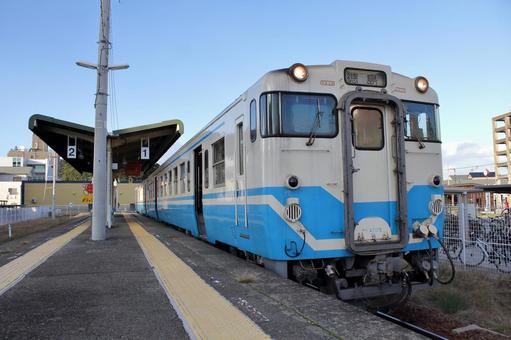 JR鳴門線、鳴門駅、ホーム jr,jr四国,鳴門線の写真素材