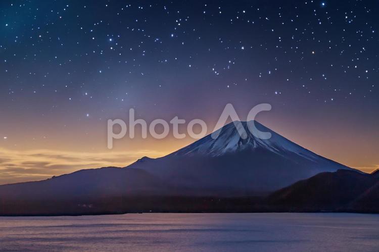 富士山と星空 富士山,夜,富士五湖の写真素材