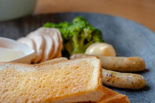 トーストと温泉卵の朝食 トーストと温泉卵の朝食 朝食,朝ごはん,洋食の写真素材