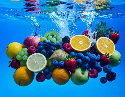 水の中のフルーツ 水の中のフルーツの写真