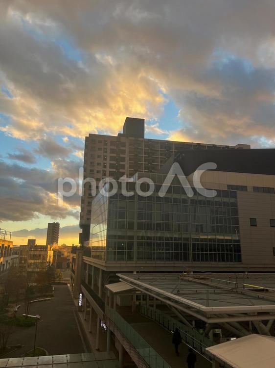 日が沈む前の美容院太田川周辺 太田川,太田川駅,東海市の写真素材