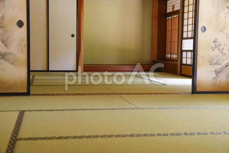 畳敷きの純和風な落ち着いた部屋 和室,日本家屋,日本建築の写真素材