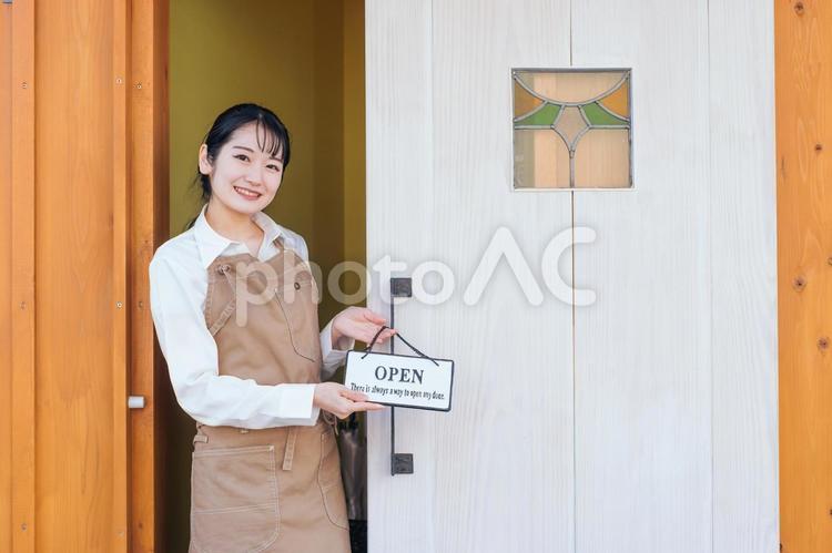 開店準備するカフェ・飲食店・レストランのスタッフ オープン,開店,ランチの写真素材