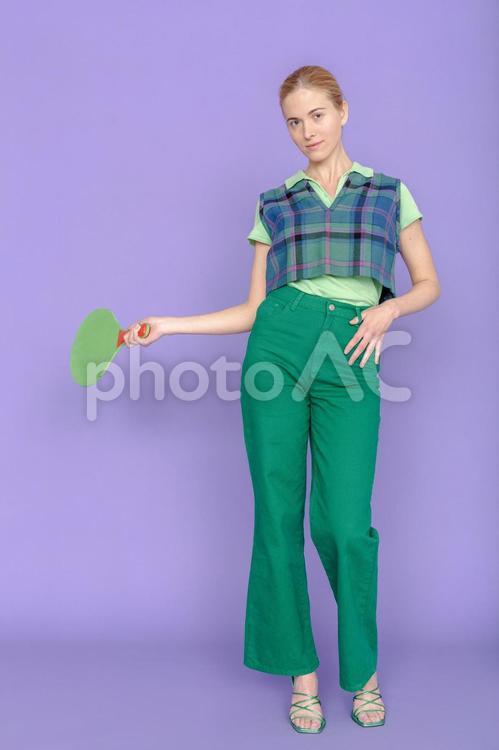 うちわを持った女性 女性,うちわ,持つの写真素材