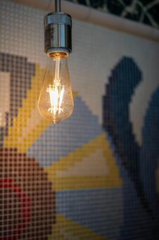 カラフルなタイルの壁面が背景のLED照明 背景,まぶしい,抽象的の写真素材