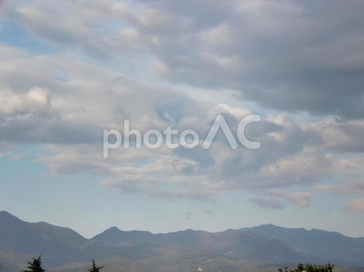 秋の気配の山夕暮れ 秋,山,空の写真素材