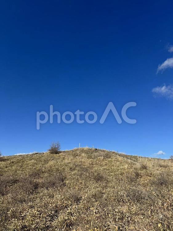 鉢伏山横の小山 鉢伏山,空,blueの写真素材