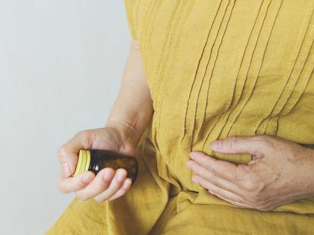 腹痛の薬のビン 腹痛,おなか痛い,おなかの写真素材