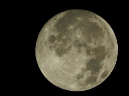 2025年10月6日の月5 2025年10月6日の月5 月,中秋の名月,十五夜の写真素材