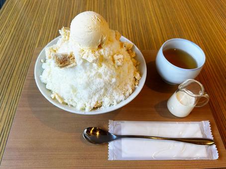 甘〜い、はちみつミルクかき氷 かき氷,甘い,甘味の写真素材
