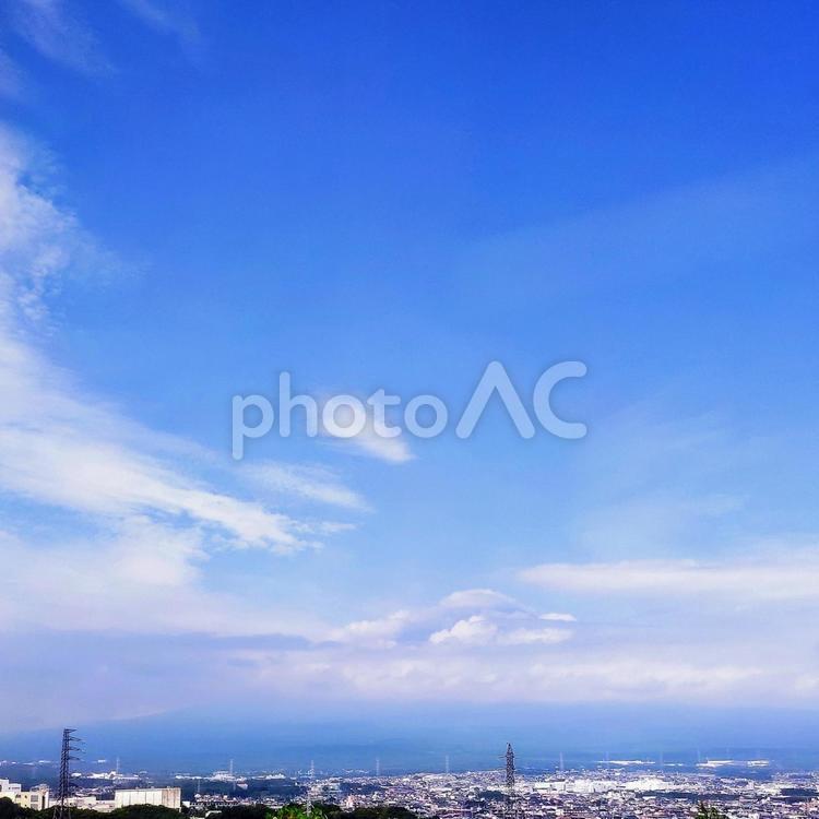 青空と雲の中の富士山 空,青空,雲の写真素材