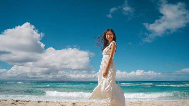 夏の青空と海と白い服の女性の写真