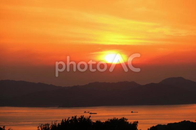 瀬戸の夕日 日暮れ,暁,太陽の写真素材