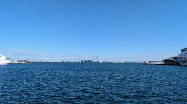 横浜の青空 みなとみらい,横浜,水面の写真素材