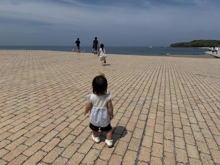 子どもと青空 子どもと青空 青空,晴れ,快晴の写真素材