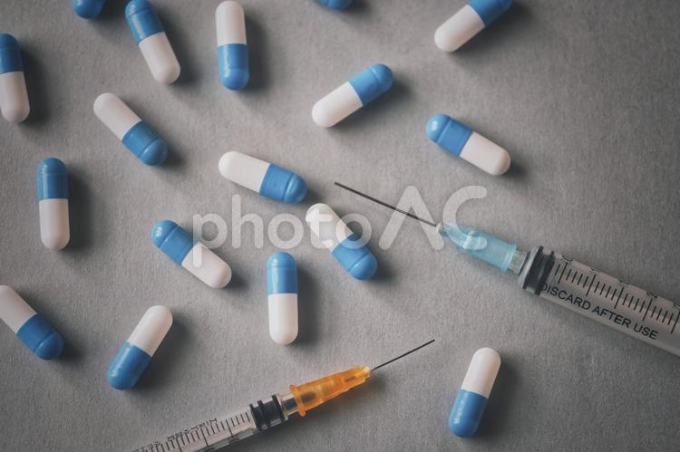 注射器とカプセル 薬,注射器,医療の写真素材