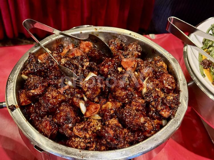 中華バイキングの黒酢和え唐揚げ 人参,餡掛け,唐揚げの写真素材