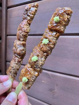 わさびと醤油 焼きたてしっとりおかき わさびと醤油 焼きたてしっとりおかきの写真
