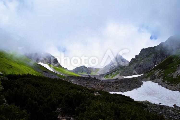北アルプス　登山　トレッキング ピクニック,夏山,7月の写真素材