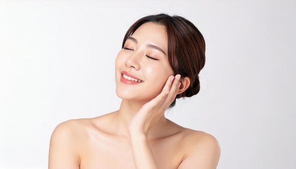 ビューティー 肌を満足げに触る女性 ビューティー 肌を満足げに触る女性の写真