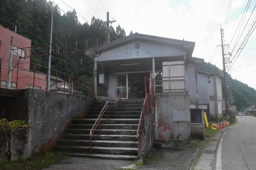 富山地方鉄道立山線、本宮駅の写真