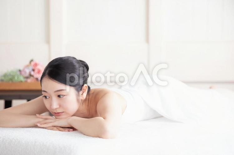 エステサロンにきた女性（真顔） エステサロン,エステ,女性の写真素材