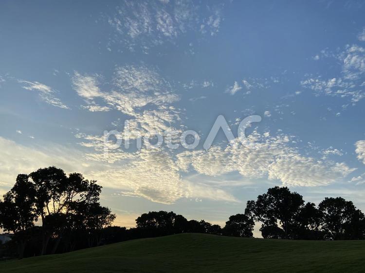 爽やか・真夏のゴルフ場の夕暮れ 快晴,ゴルフ,ゴルフ場の写真素材