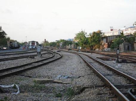 タイ スラータニーの鉄路 タイ スラータニーの鉄路の写真