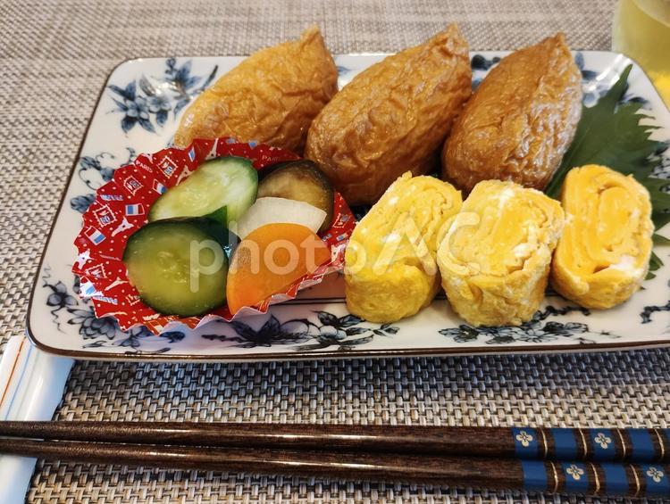 お昼ご飯　いなり寿司 いなり寿司,稲荷寿司,寿司の写真素材