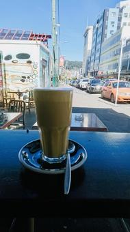 カフェの街ウェリントとフラットホワイト カフェの街ウェリントとフラットホワイト ニュージーランド,カフェ,ウェリントンの写真素材