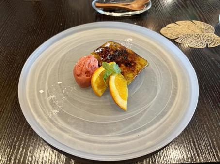 カタラーナとアイス、フルーツ カタラーナとアイス、フルーツの写真
