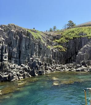 夏の福井県東尋坊の岩礁 夏の福井県東尋坊の岩礁 マイナスイオン,岸壁,石段の写真素材