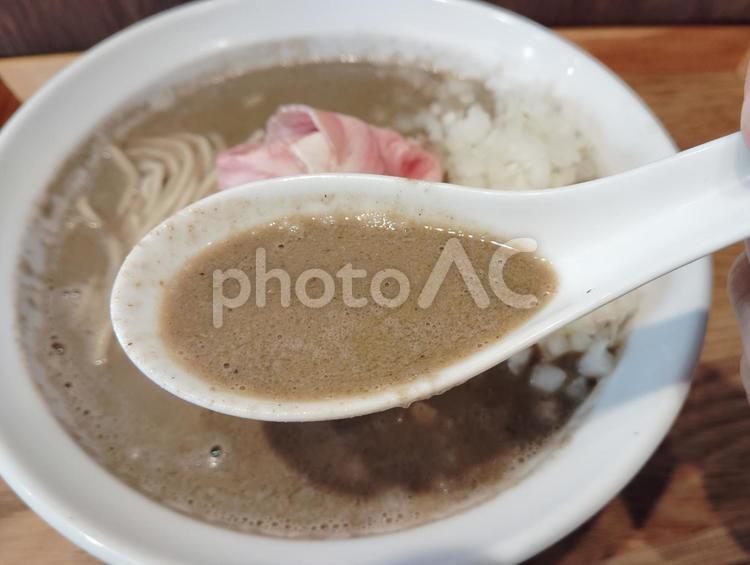 煮干蕎麦のスープ 煮干蕎麦,煮干,ラーメンの写真素材