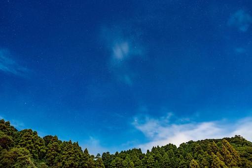 夏の終わりの星空 夏の終わりの星空 星空,星,夜の写真素材