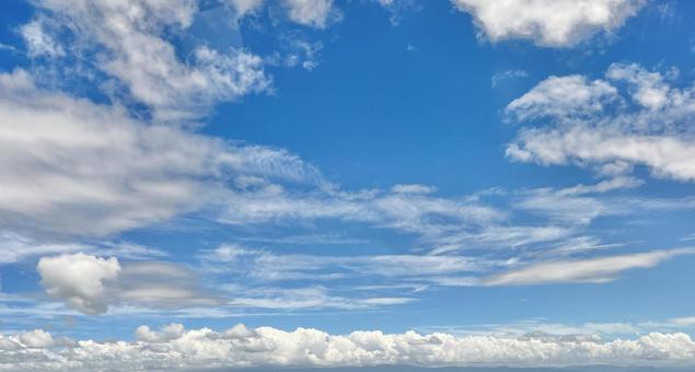 もこもこ雲の夏空 もこもこ雲の夏空の写真