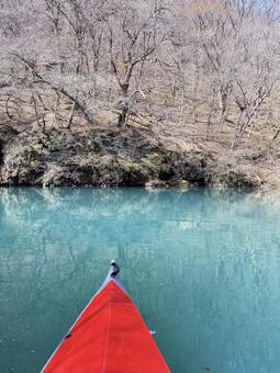 四万湖 カヌーからの景色 四万湖 カヌーからの景色 四万湖,群馬県,コバルトブルーの写真素材
