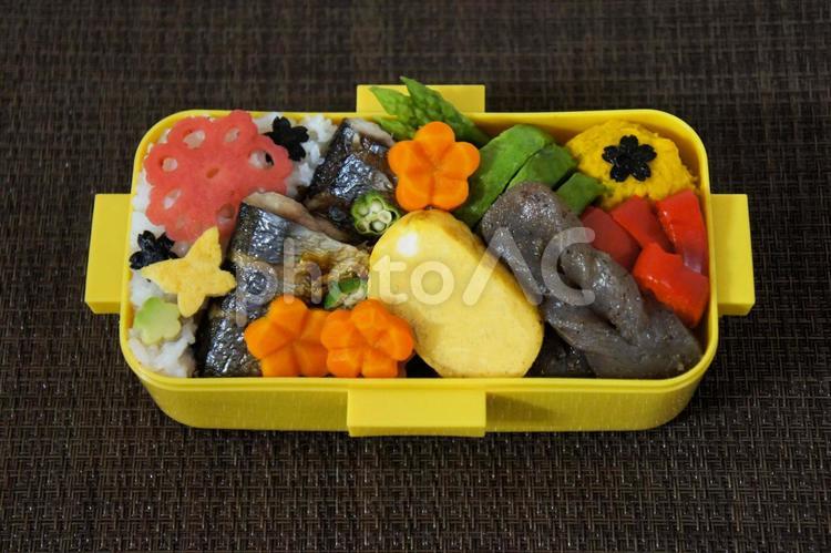 お弁当＿サンマ塩焼き弁当＿02 お弁当,サンマ塩焼き,おべんとうの写真素材