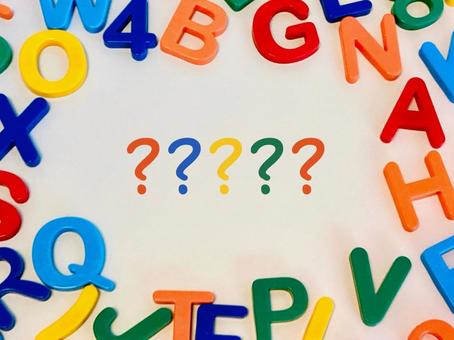 ABCや数字に囲まれたはてなマーク ABCや数字に囲まれたはてなマーク 疑問,質問,はてなの写真素材