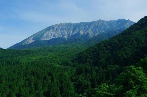 大山 鍵掛峠 青空 自然 山並み 森 大山 鍵掛峠 青空 自然 山並み 森の写真