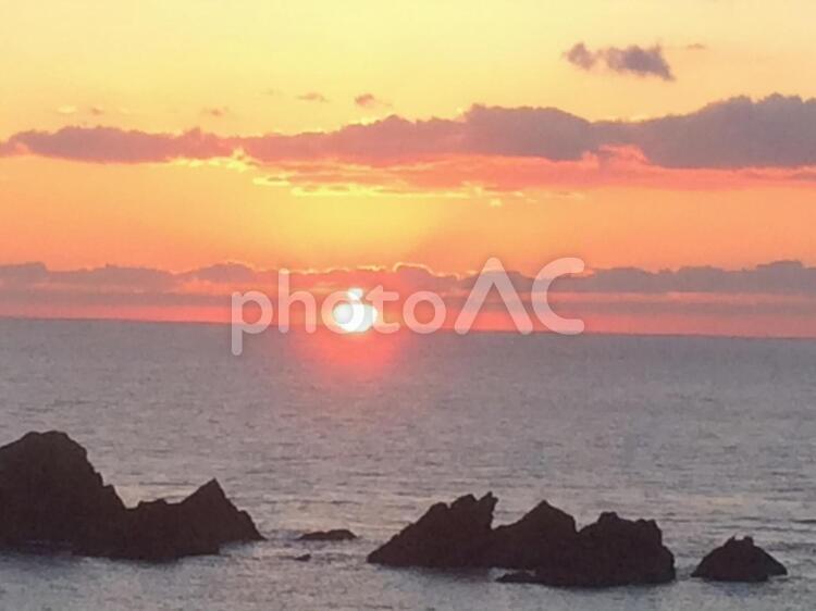 日の入りと夕焼け 夕焼け,夕暮れ,夕日の写真素材