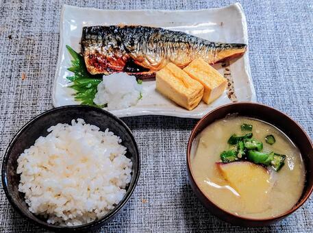 ご飯　味噌汁　焼き魚 ご飯,食事,焼き魚の写真素材