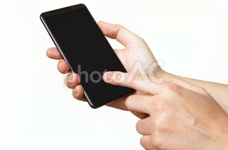 スマホを操作する男性の手-白背景 スマホ,スマートフォン,手の写真素材