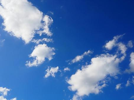 青い空と白い雲 青い空と白い雲 空,雲,晴れの写真素材